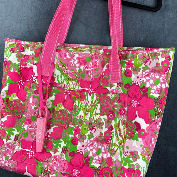 Lilly Pulitzer Large Cooler Bag with Bottle Opener in Beach Rose - Picture 4 of 8